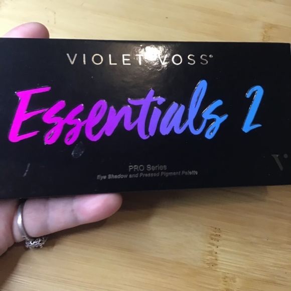 Violet Voss essentials 2 pallet pro series - Picture 6 of 8